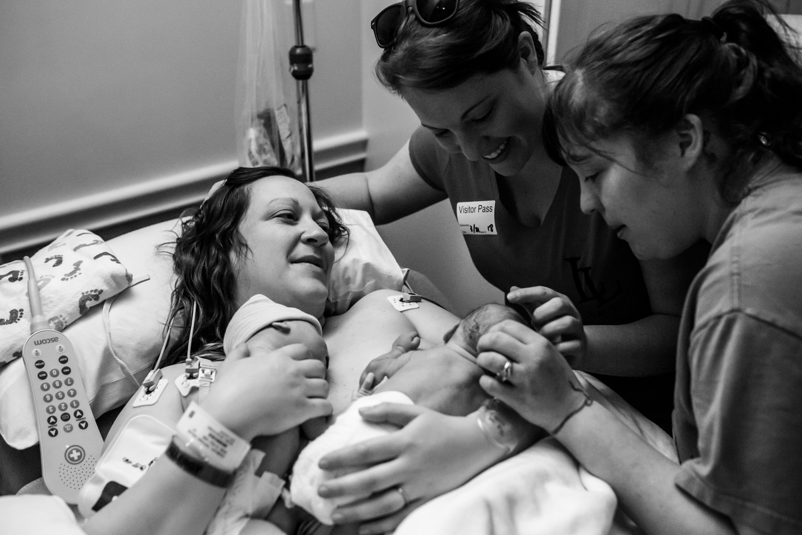 twin sisters meet their twin nieces for the first time