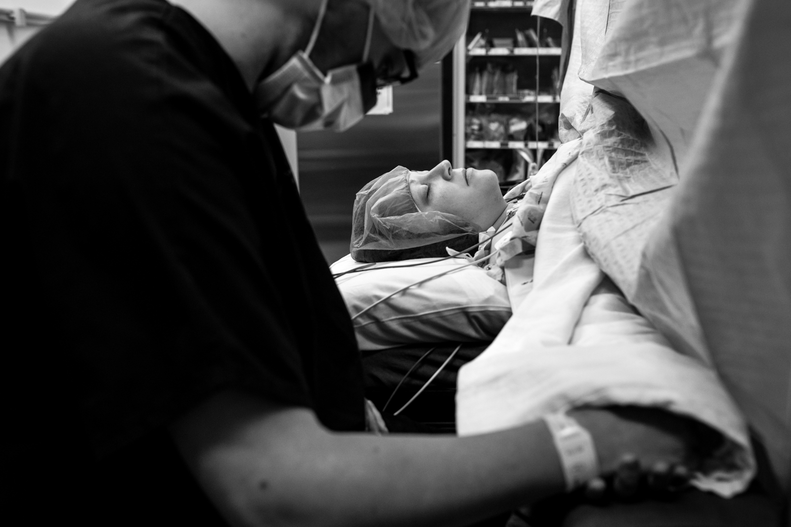 husband and wife pray in the operating room